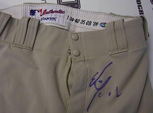 אברת ' קבררה חתמה על משחק 2009 עם מכנסיים משומשים של פדרס