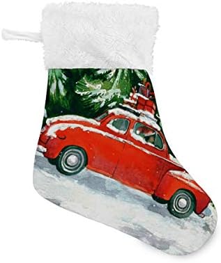 גרבי חג המולד של Alaza מכונית אדומה על הגג ביער ירוק קלאסי קלאסי קלאסיות קישוטי גרב קטנים להתאמה אישית לעיצוב המסיבות